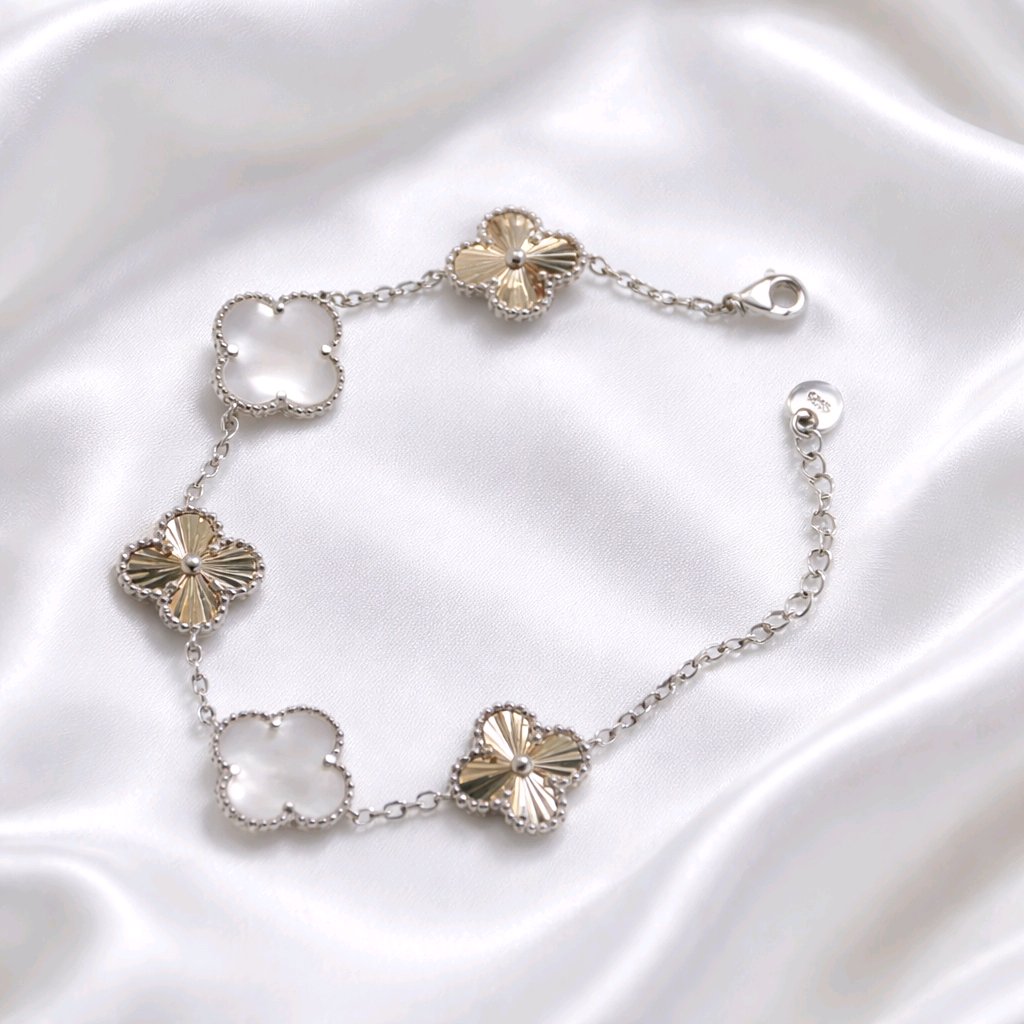 Clover bracelet