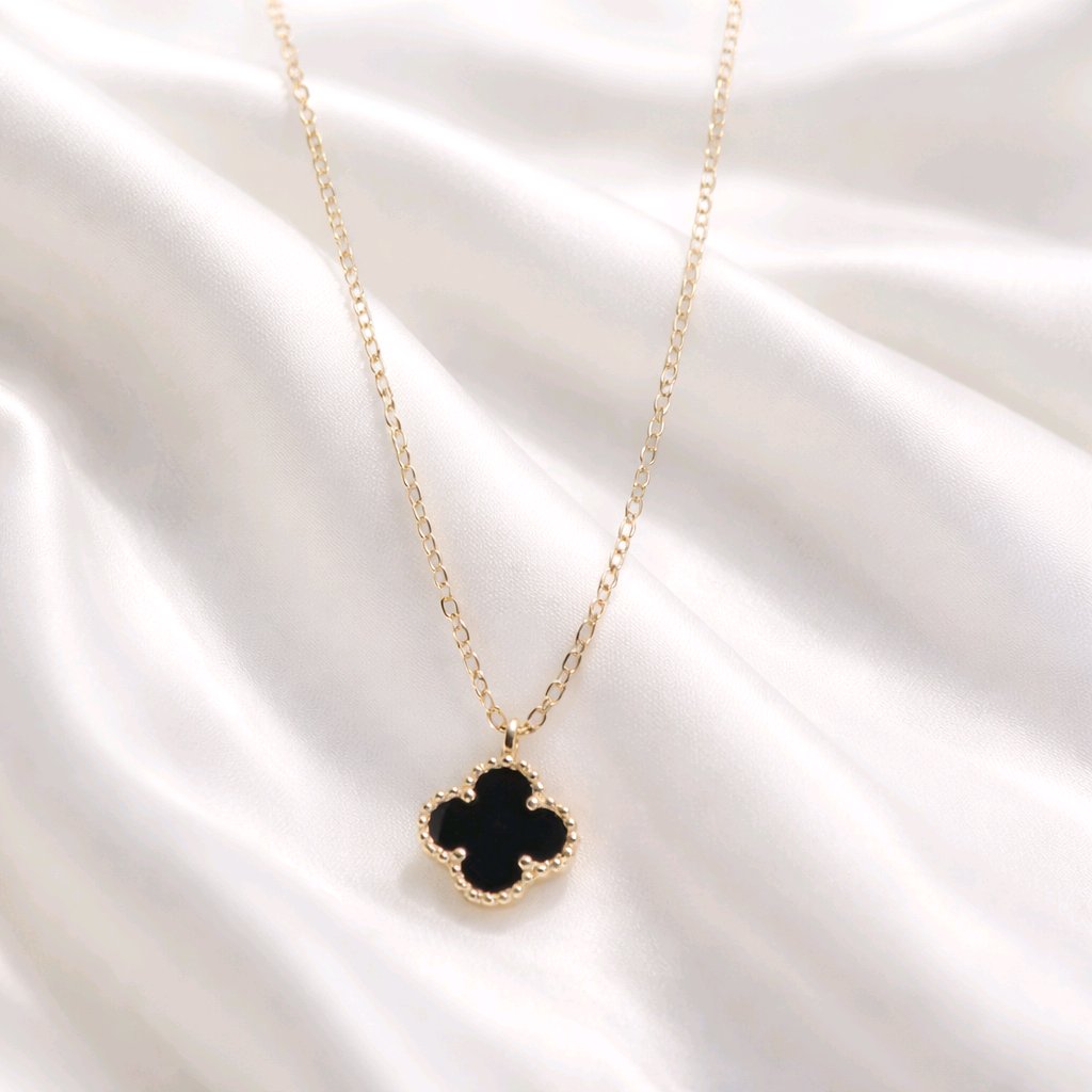 Onix Clover Necklace
